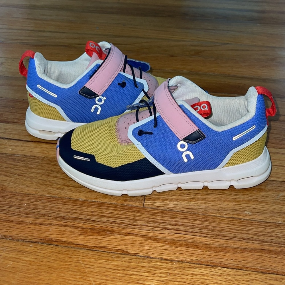 On Running, On Cloud Kids Cloud Play tennis shoes